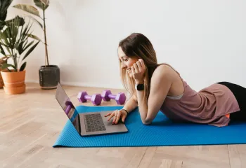 girl doing virtual workout