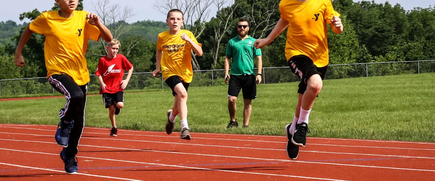 boys running in track meet