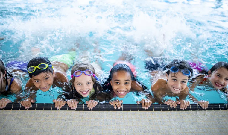 kids lined up in swimming pool